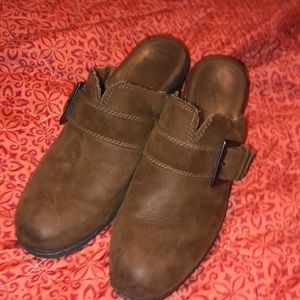 BOC Size 11 clogs